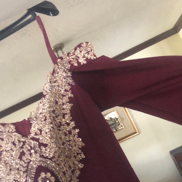 Holiday elegant Formal Party Dress or Gown. Floor length - Picture 4 of 9